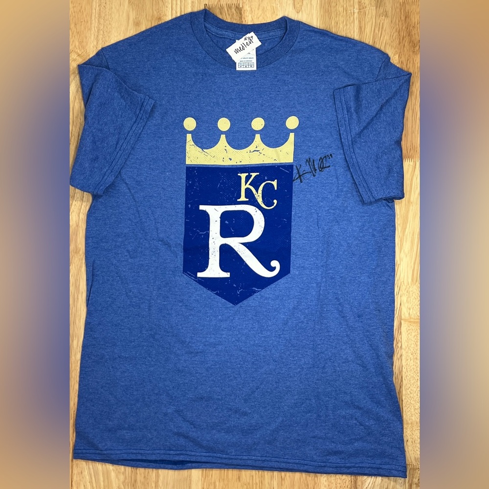 Kris Medlen Autographed Kansas City Royals T Shirt FanFest Atlanta Braves Auto
